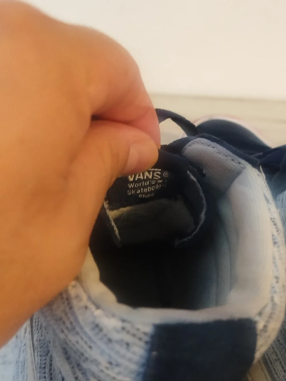 Vans Sk8-Hi Reissue  mens size 10 some scratches open to offers